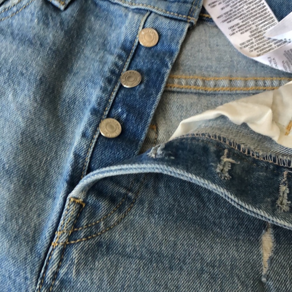 Levi’s Ribcage Shorts Distressed - Picture 5 of 8